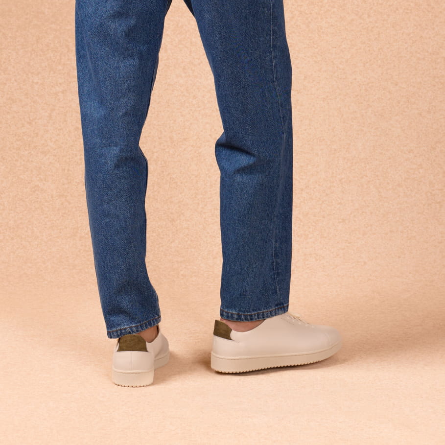 sneakers blanche et vert en cuir lisse pour homme