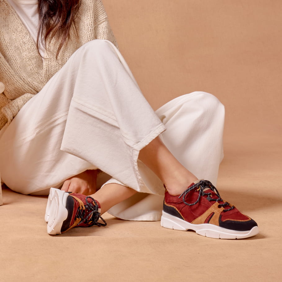 sneakers en cuir grenat et leopard pour femme