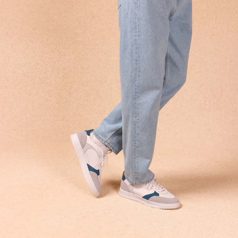 sneakers cuir blanches et bleu pétrole pour homme