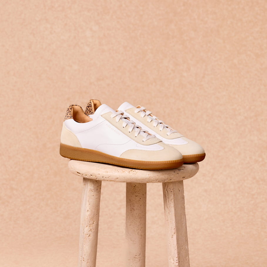 sneakers sacha blanches sable et léopard en cuir pour femme