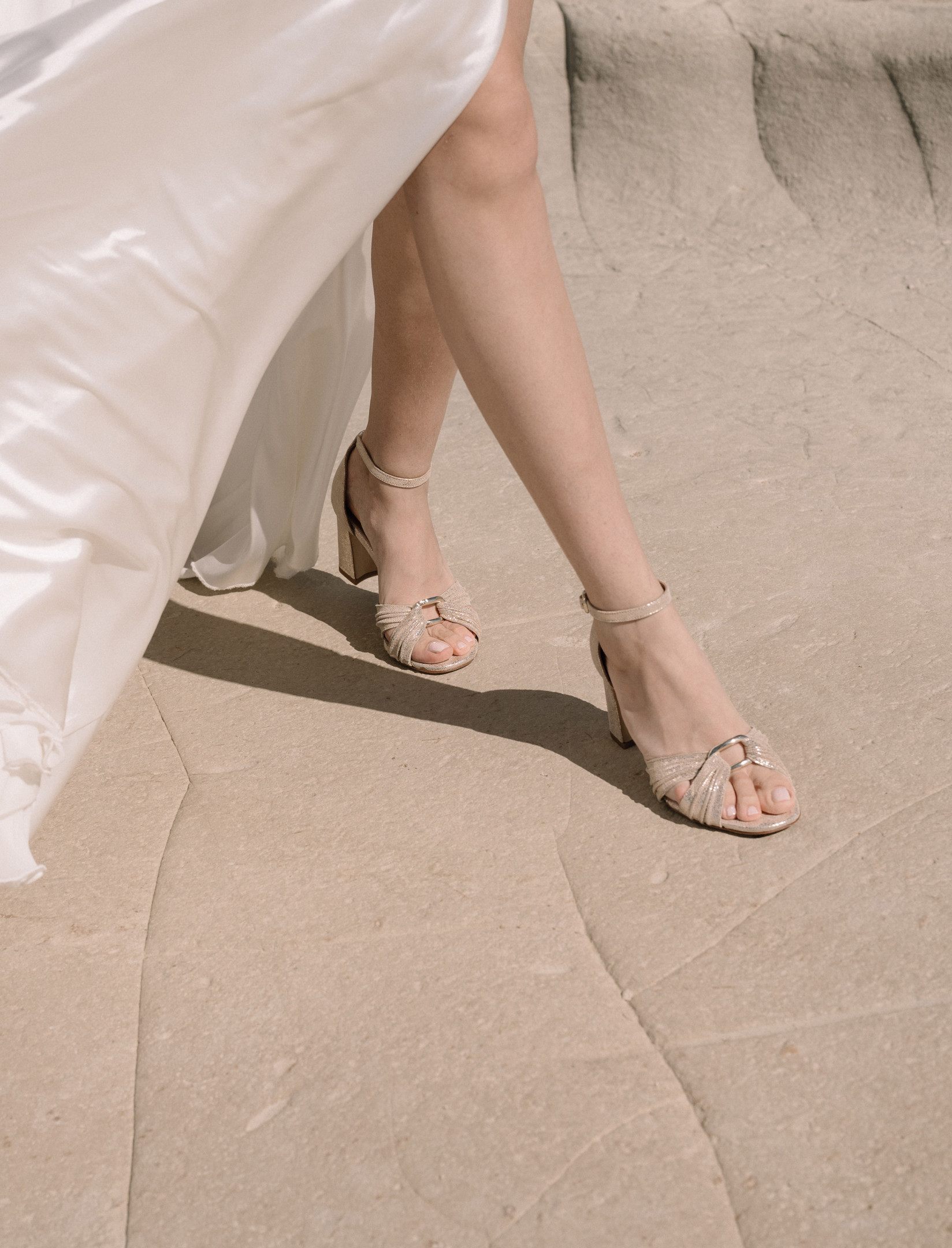 sandales à talon doré