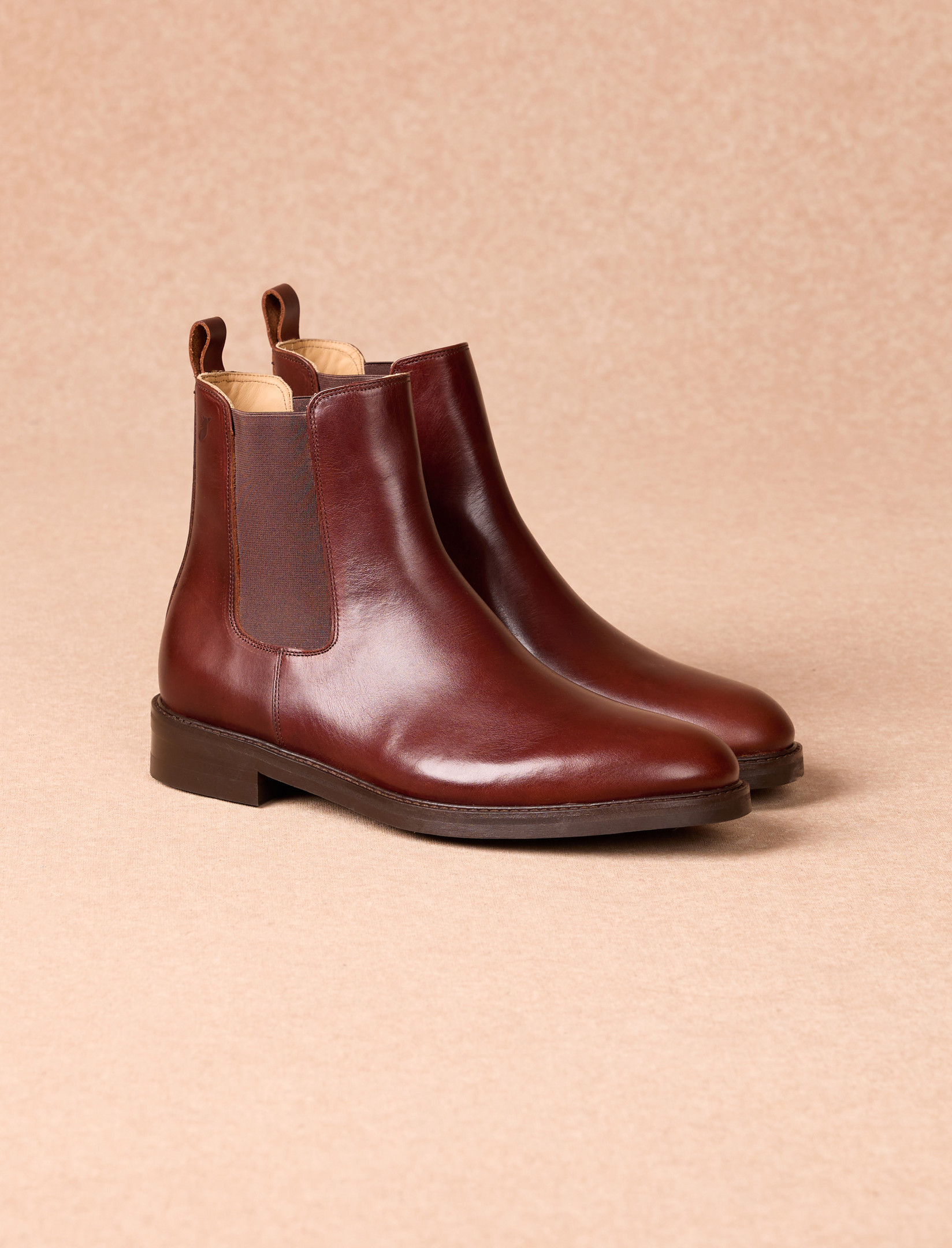PA-chelsea-boots-city-bourgogne-1.jpg