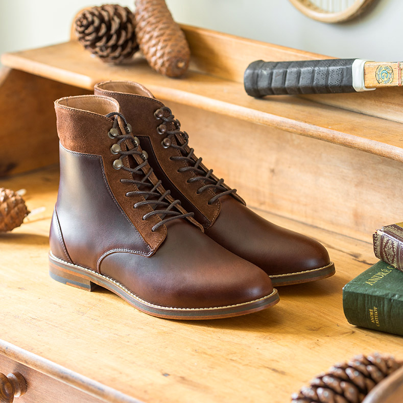 pied de biche combat boots