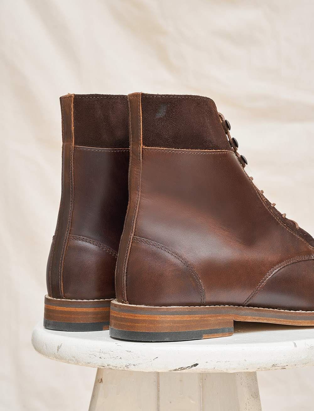 pied de biche combat boots